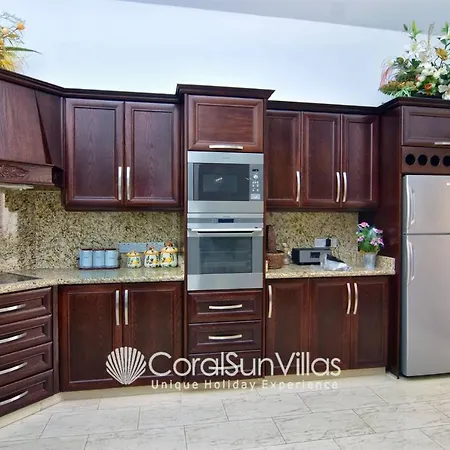 Elegant Huge Large Pool, Ideal For Weddings