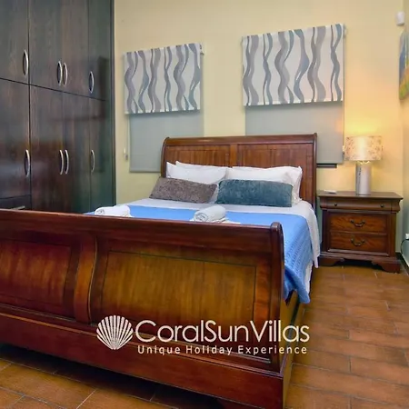 Elegant Huge Large Pool, Ideal For Weddings *