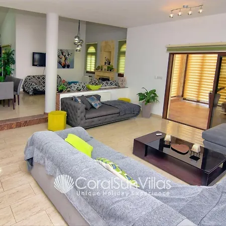 Elegant Huge Large Pool, Ideal For Weddings Villa