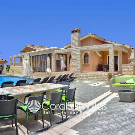 Elegant Huge Large Pool, Ideal For Weddings