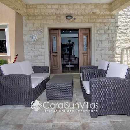 Elegant Huge Large Pool, Ideal For Weddings Villa