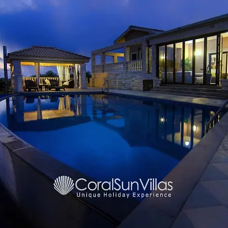 Elegant Huge Large Pool, Ideal For Weddings *