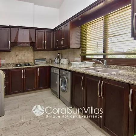 Elegant Huge Large Pool, Ideal For Weddings Villa