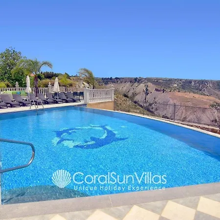 Elegant Huge Large Pool, Ideal For Weddings Kathikas