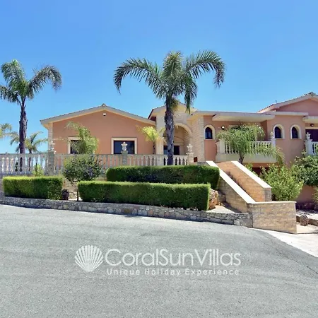 Elegant Huge Large Pool, Ideal For Weddings Villa Kathikas