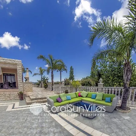 Elegant Huge Large Pool, Ideal For Weddings فيلة كاتيكاس