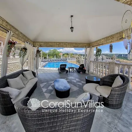Elegant Huge Large Pool, Ideal For Weddings * كاتيكاس