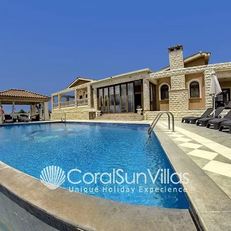 Elegant Huge Large Pool, Ideal For Weddings كاتيكاس