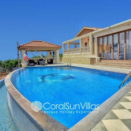 Elegant Huge Large Pool, Ideal For Weddings فيلة *