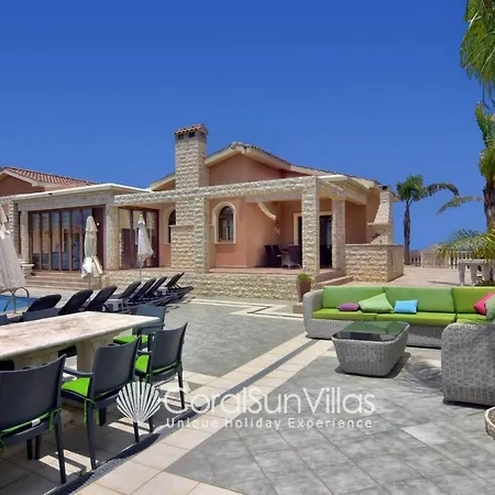 Elegant Huge Large Pool, Ideal For Weddings