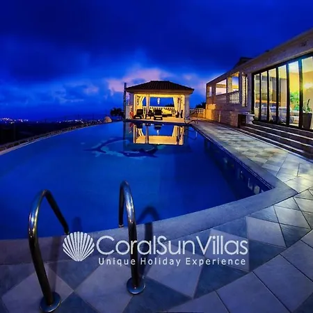 Elegant Huge Large Pool, Ideal For Weddings فيلة