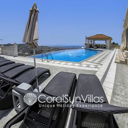 Elegant Huge Large Pool, Ideal For Weddings كاتيكاس