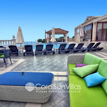 Elegant Huge Large Pool, Ideal For Weddings فيلة