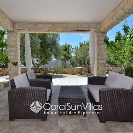 Elegant Huge Large Pool, Ideal For Weddings