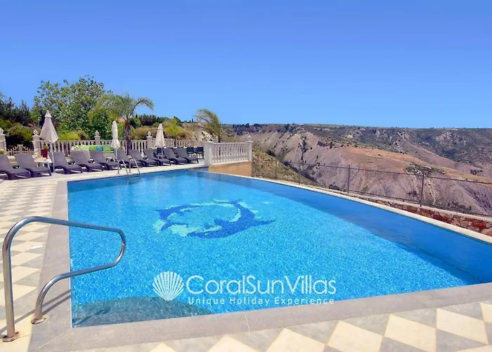 Elegant Huge Large Pool, Ideal For Weddings Kathikas