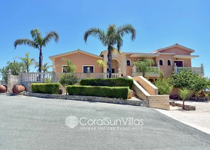 Elegant Huge Large Pool, Ideal For Weddings Vila Kathikas