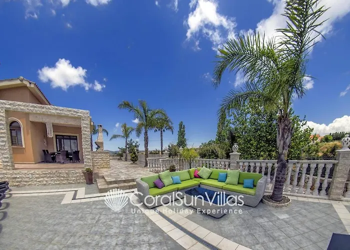 Elegant Huge Large Pool, Ideal For Weddings Vila Kathikas