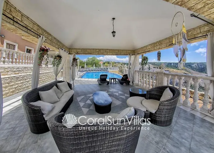 Elegant Huge Large Pool, Ideal For Weddings * Катикас