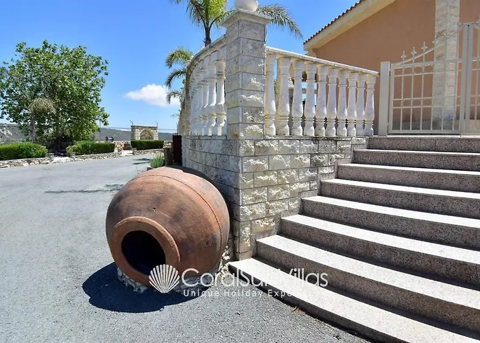 Vila Elegant Huge Large Pool, Ideal For Weddings