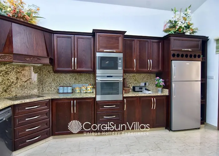 Elegant Huge Large Pool, Ideal For Weddings