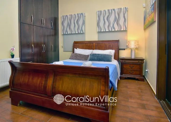 Elegant Huge Large Pool, Ideal For Weddings *