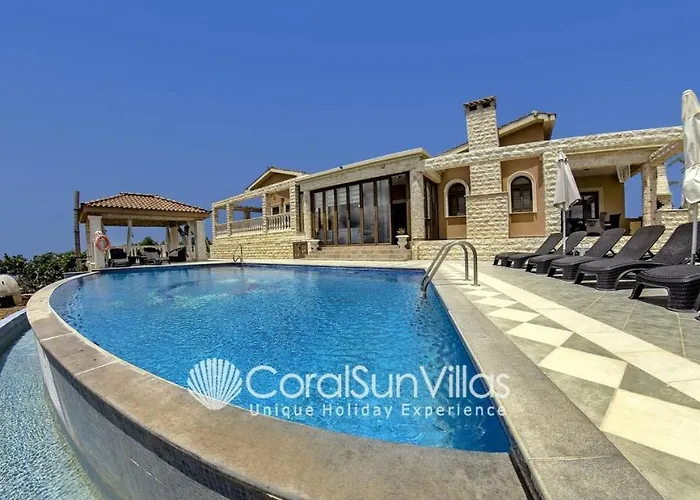 Elegant Huge Large Pool, Ideal For Weddings Kathikas