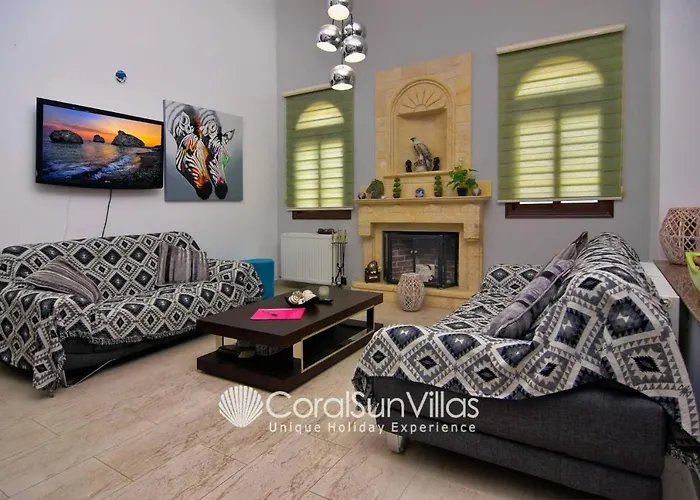 Elegant Huge Large Pool, Ideal For Weddings * Kathikas