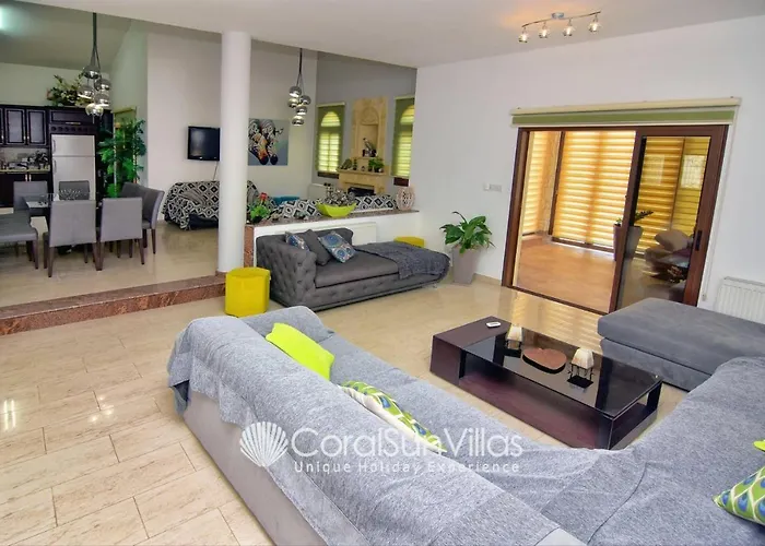 Elegant Huge Large Pool, Ideal For Weddings Vila