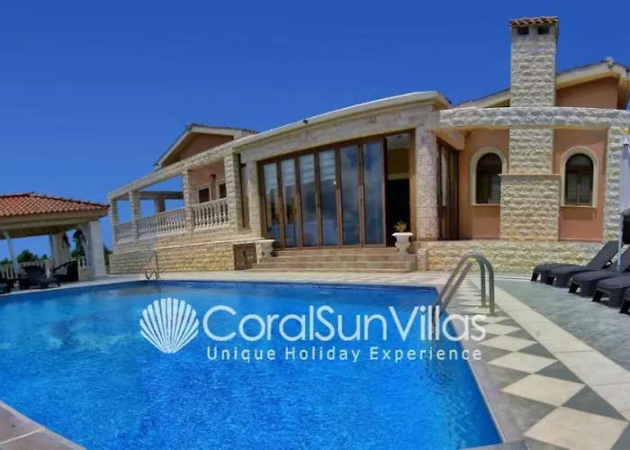 Elegant Huge Large Pool, Ideal For Weddings Катикас