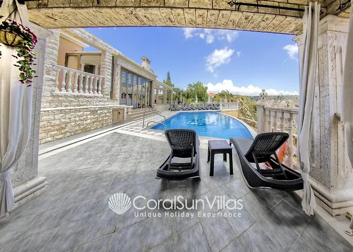 Elegant Huge Large Pool, Ideal For Weddings Vila Kathikas