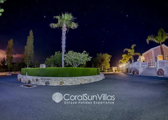 Elegant Huge Large Pool, Ideal For Weddings Vila