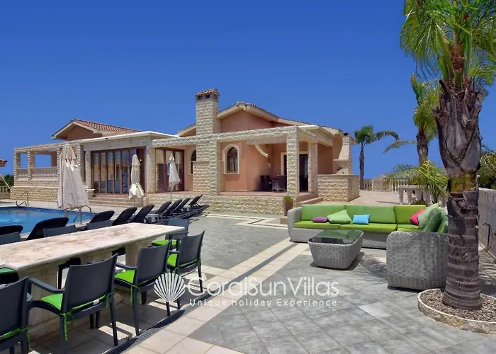 Elegant Huge Large Pool, Ideal For Weddings