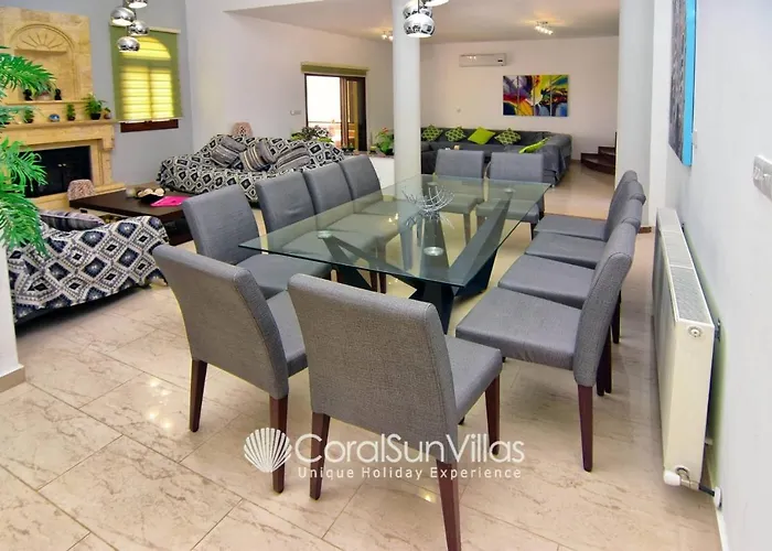 Elegant Huge Large Pool, Ideal For Weddings