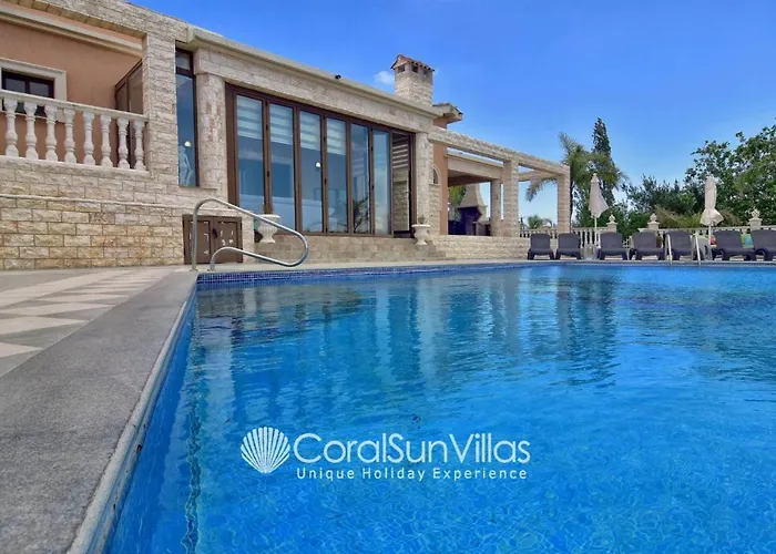 Elegant Huge Large Pool, Ideal For Weddings Vila Kathikas