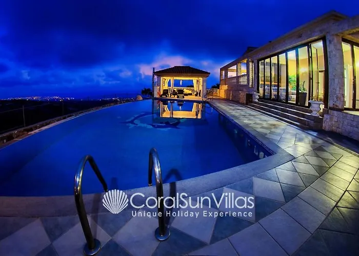 Elegant Huge Large Pool, Ideal For Weddings Vila