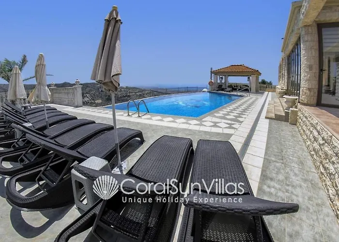 Elegant Huge Large Pool, Ideal For Weddings Kathikas