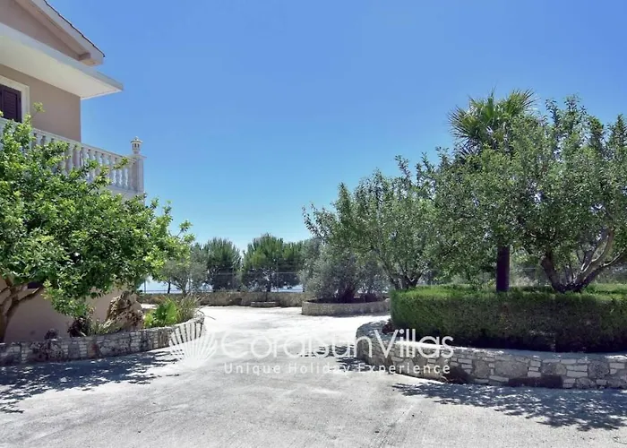 Elegant Huge Large Pool, Ideal For Weddings