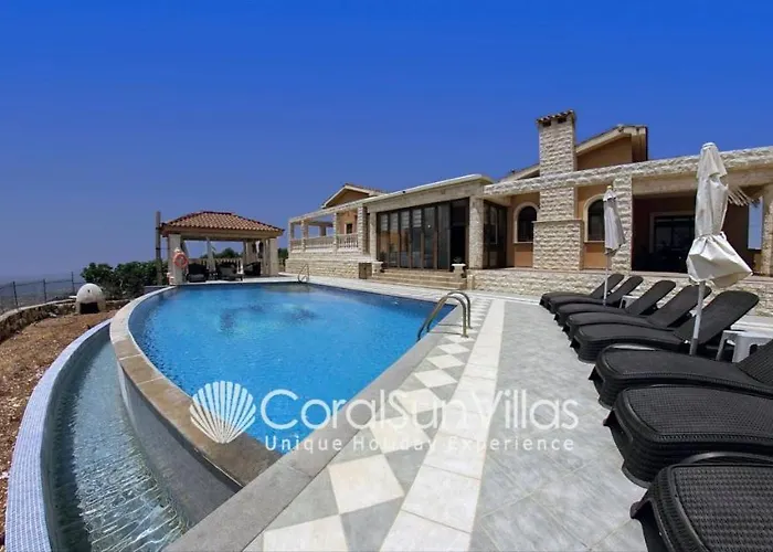 Elegant Huge Large Pool, Ideal For Weddings