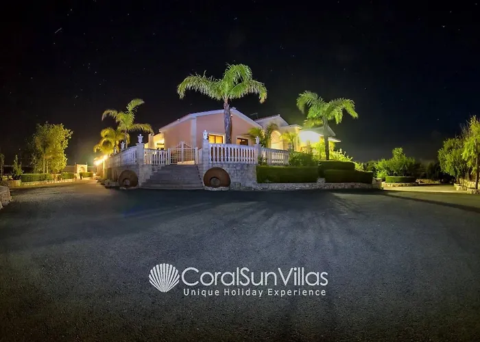 Elegant Huge Large Pool, Ideal For Weddings *