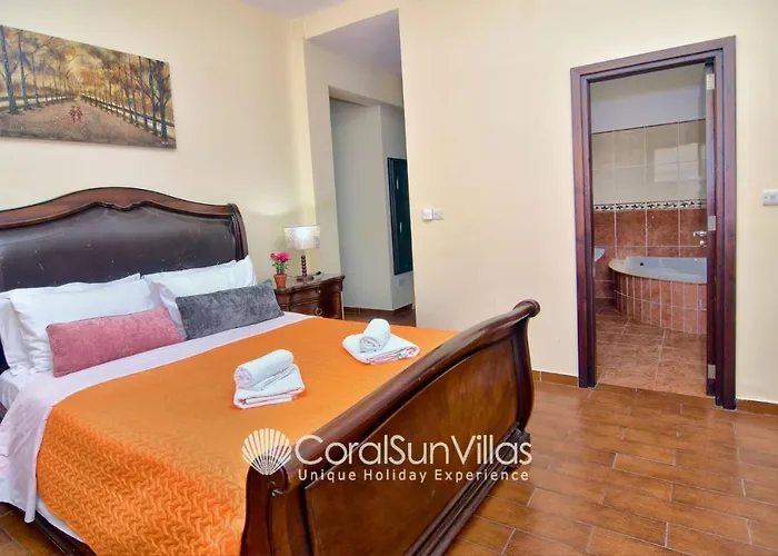 Elegant Huge Large Pool, Ideal For Weddings Vila