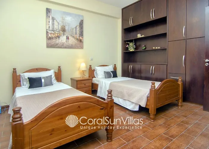 Elegant Huge Large Pool, Ideal For Weddings Vila Kathikas