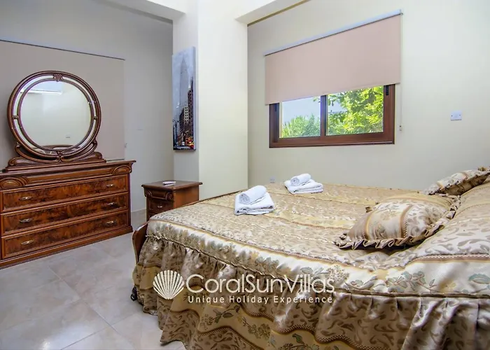 Elegant Huge Large Pool, Ideal For Weddings Vila