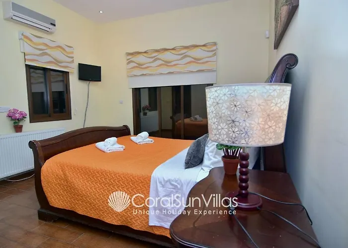 Elegant Huge Large Pool, Ideal For Weddings *