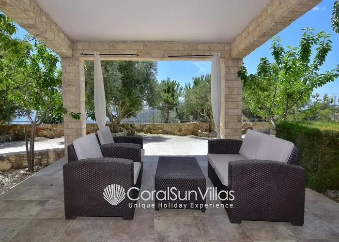 Elegant Huge Large Pool, Ideal For Weddings