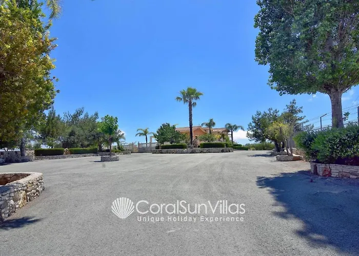 Вилла Elegant Huge Large Pool, Ideal For Weddings Катикас